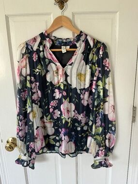 Flowing lined floral blouse